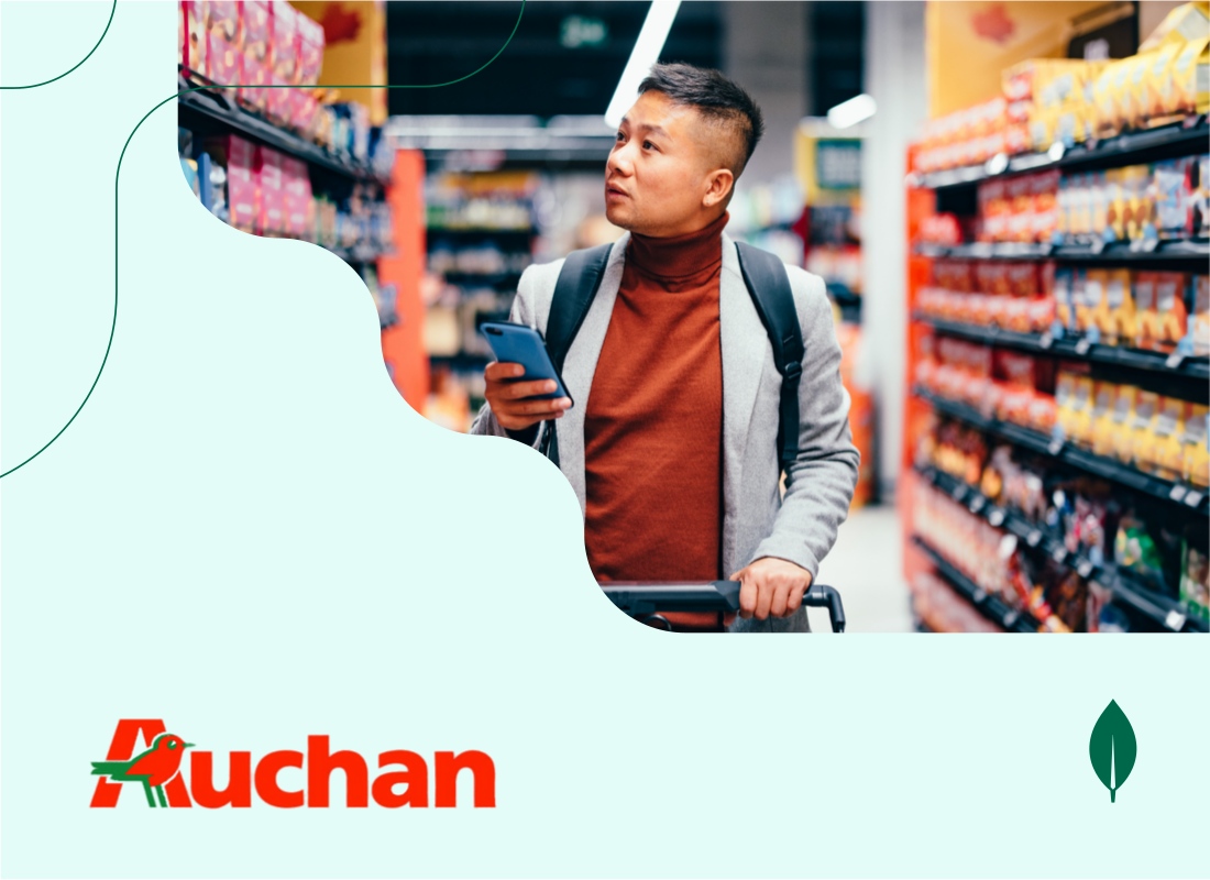a photo of a customer in the supermarket.