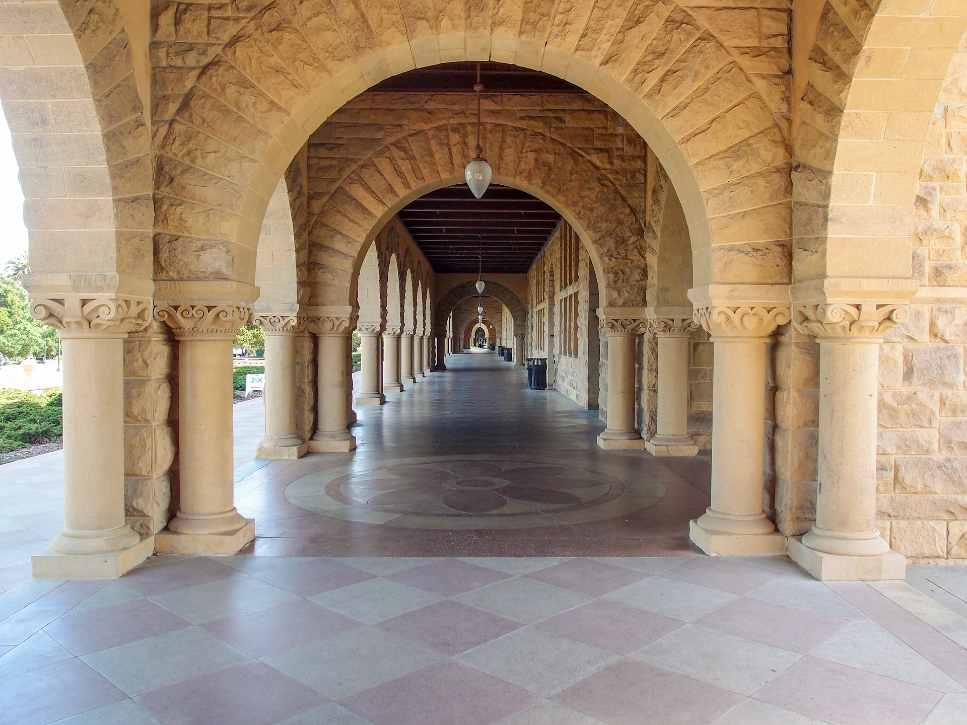 stanford-1094778_1920.jpg