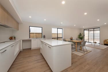 Photo of Landon 251-S27