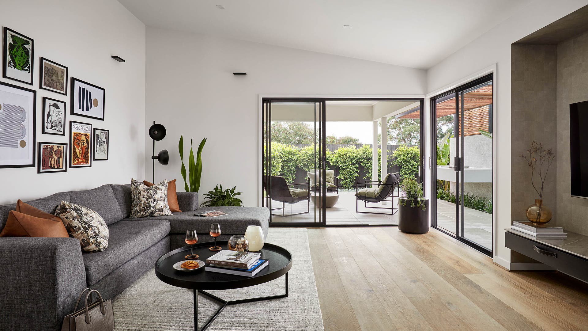 Easton 22 living room and alfresco on display in Craigieburn