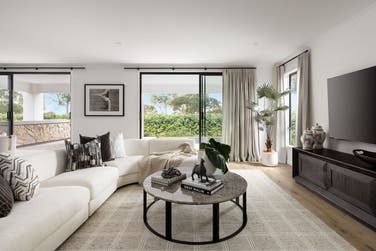 Photo of Vaucluse 330-D36