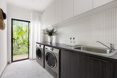 Photo of Modena 389-D42