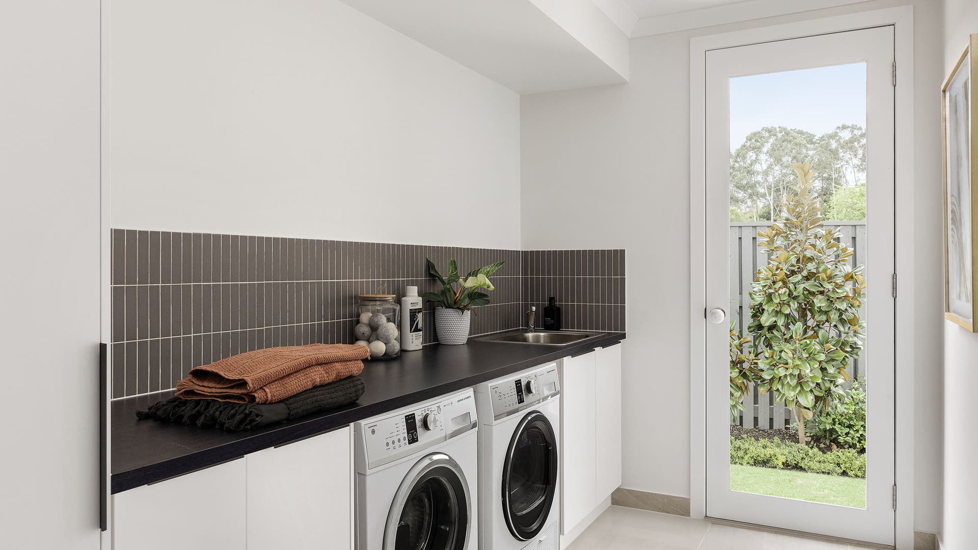 Airlie 41R laundry on display in Kalkallo