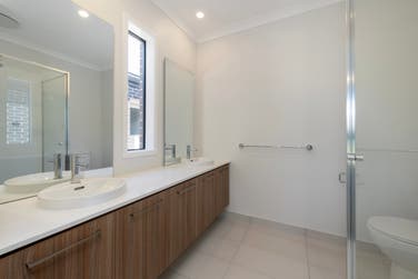 Photo of Alden 210-S23