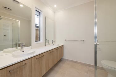 Photo of Alden 210-S23