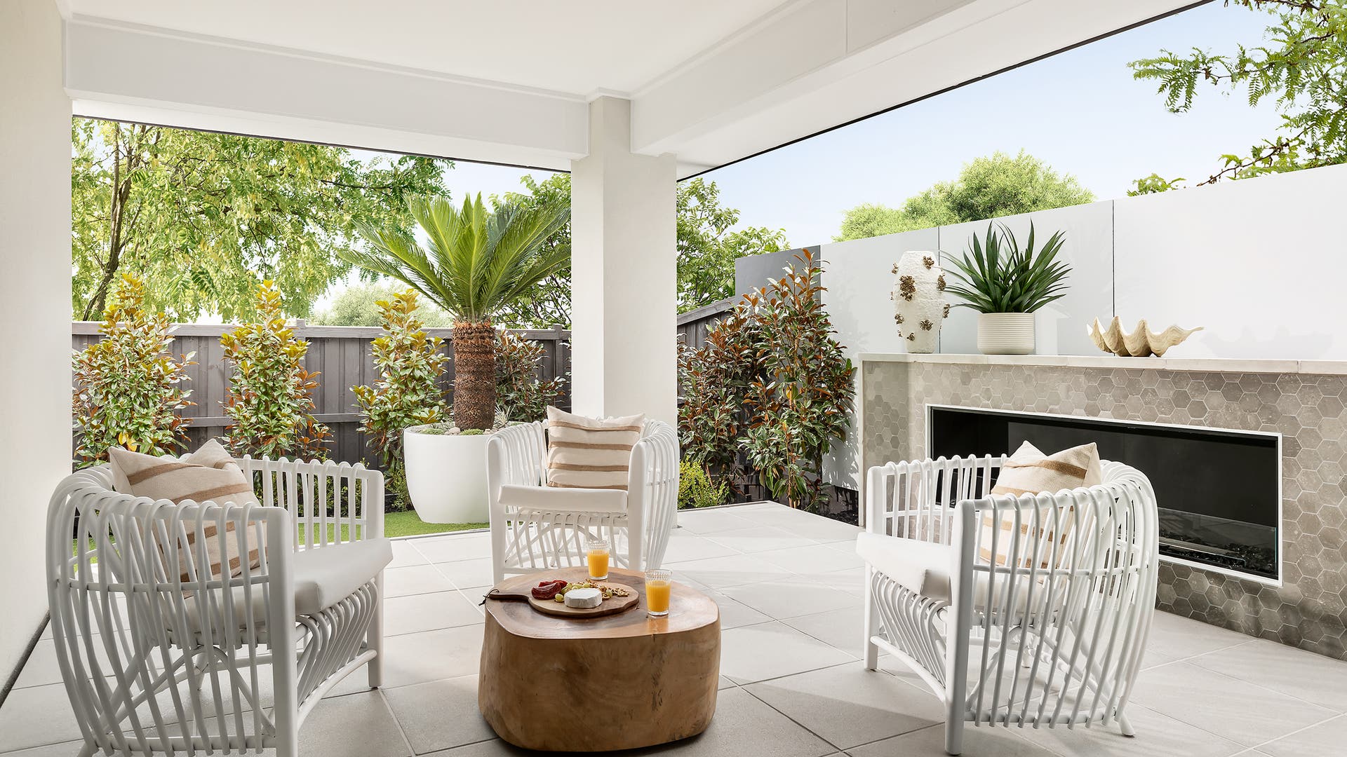 Monaco 28 alfresco area on display in Sunbury