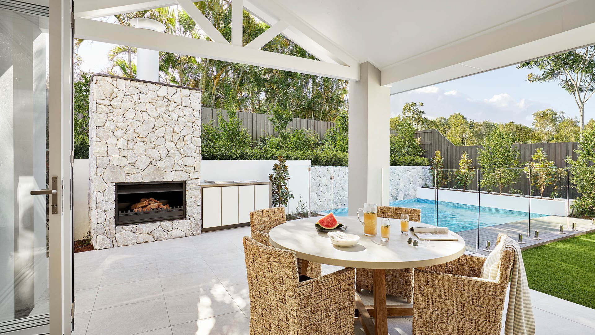 The free flowing Colorado single storey huse design with alfresco dining area