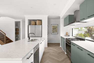 Photo of Amelie 311-D33