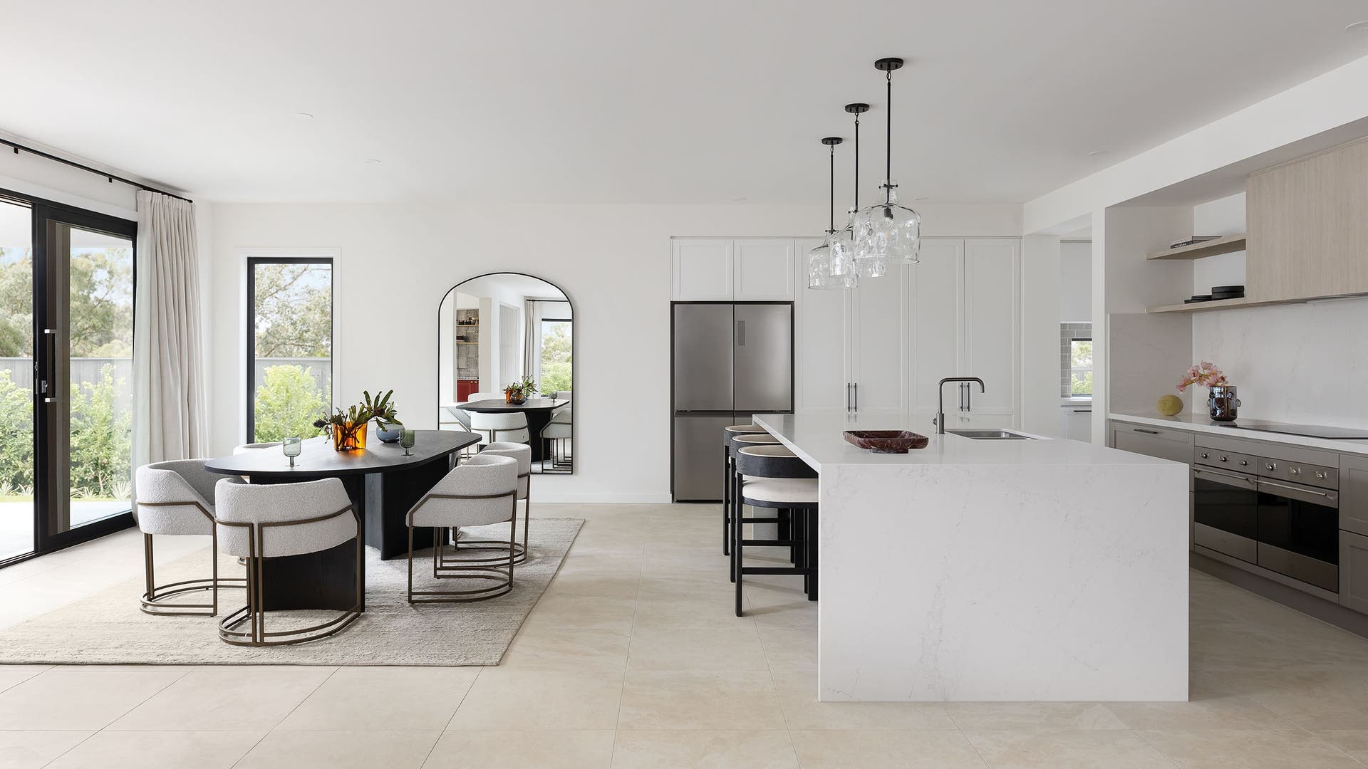 VIC-Truganina-Emperor-483-D52-dining-kitchen 02-2500x1667.jpg