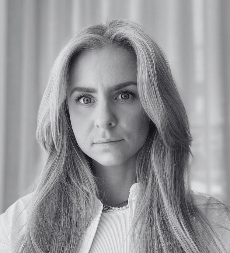 Johanna Lundmark headshot.png
