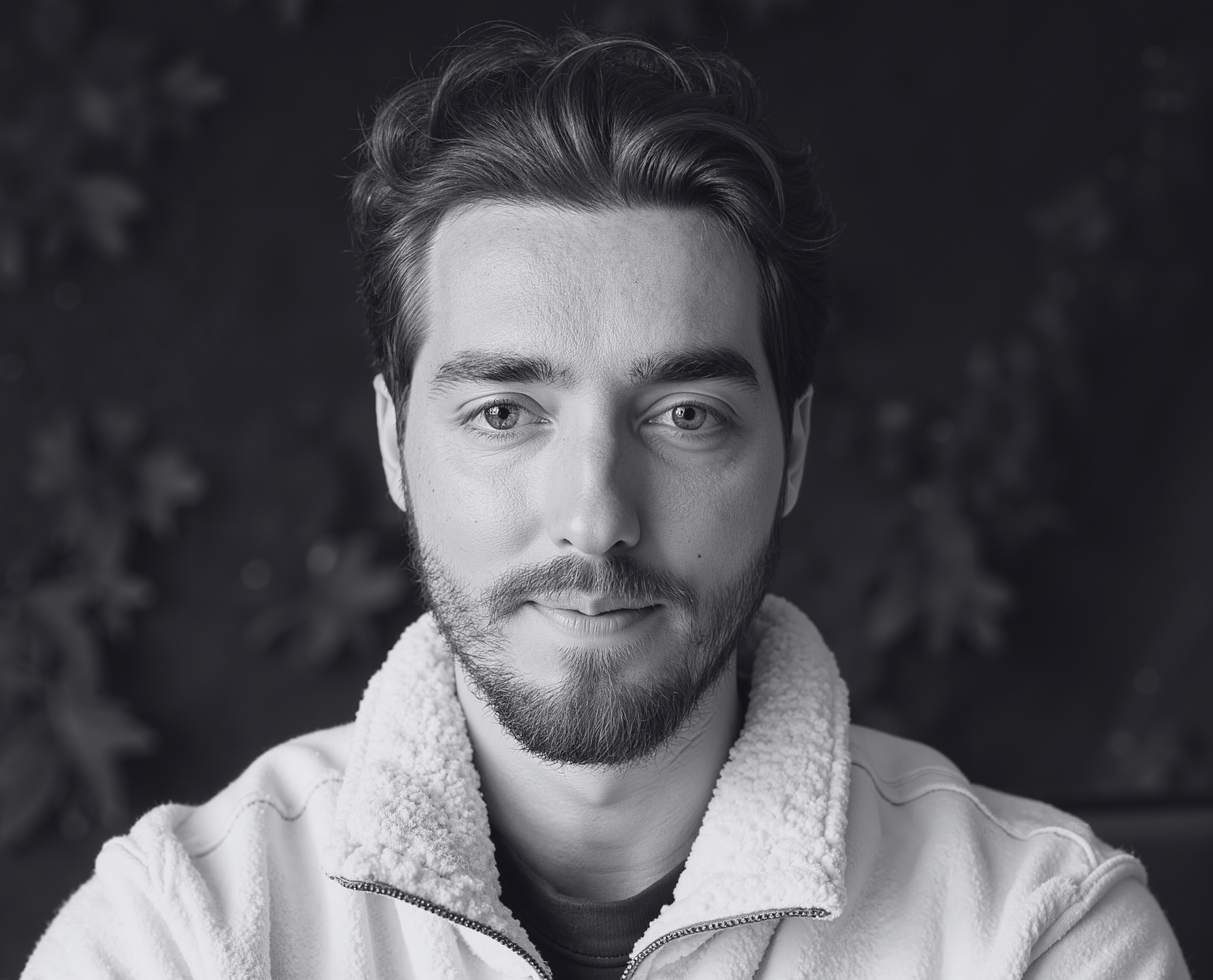 Victor Monsch headshot - Edited.png