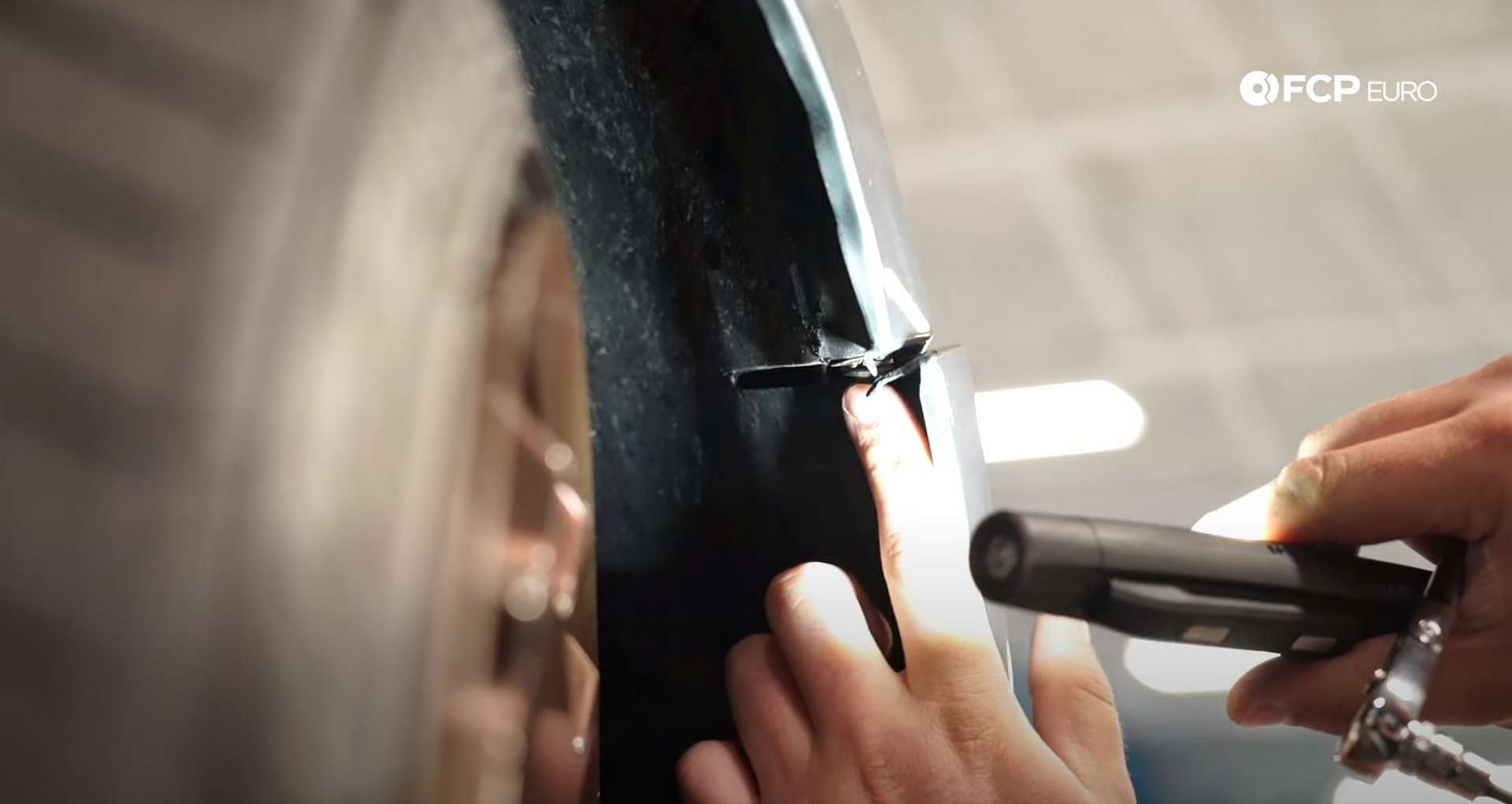 03-DIY-VW-VR6-Valve-Cover-Gasket-Entering-Service-Position