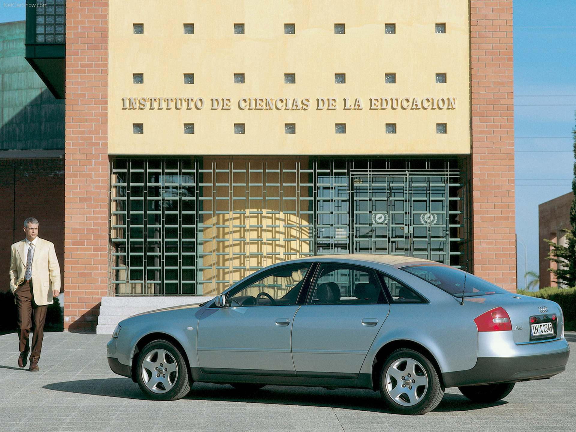 C5-Audi-A6-1999-HD-Rear.jpg