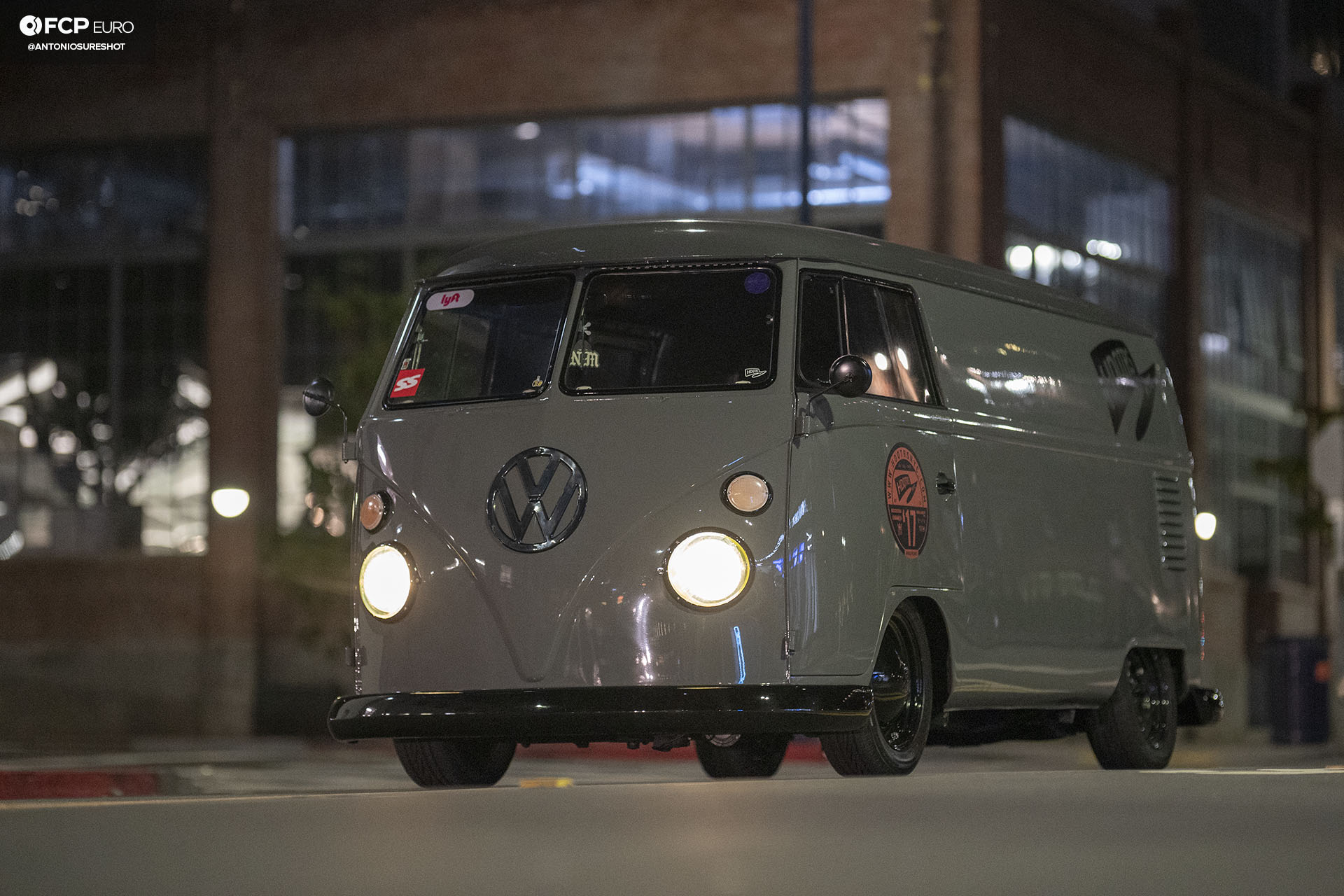 VW Bus HDQRTRS NYC A9A02347 crop