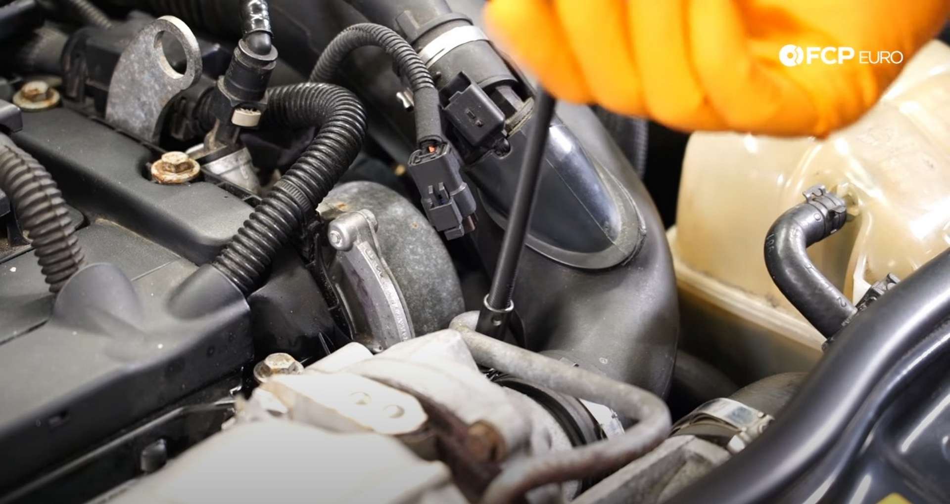 DIY MINI R56 Timing Chain Replacement loosening the hose clamp