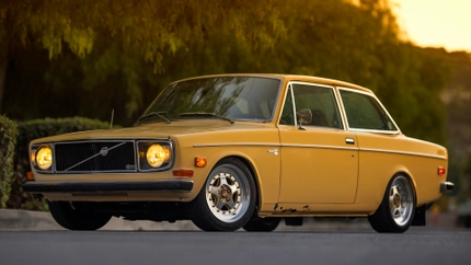 Mellow Yellow Fellow - 1972 Volvo 142S
