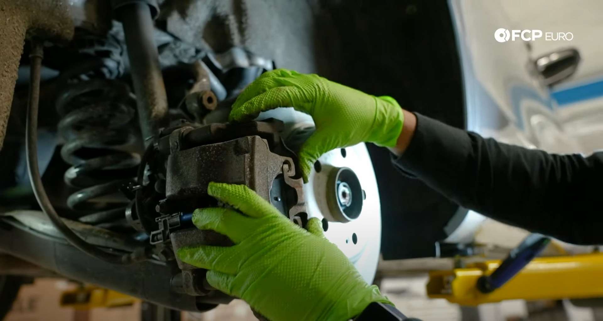 DIY Mercedes W205 Rear Brake Service installing the anti-rattle clip