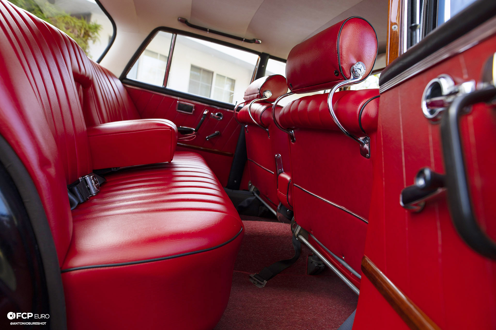 Mercedes Benz 220S Heckflosse Fintail W111 Belinda Benzo EOSR7620 RearInterior noBear