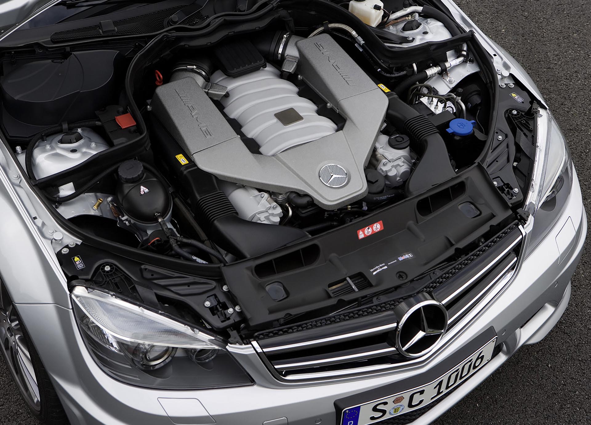 11_Mercedes-Benz C63 AMG M156 engine bay