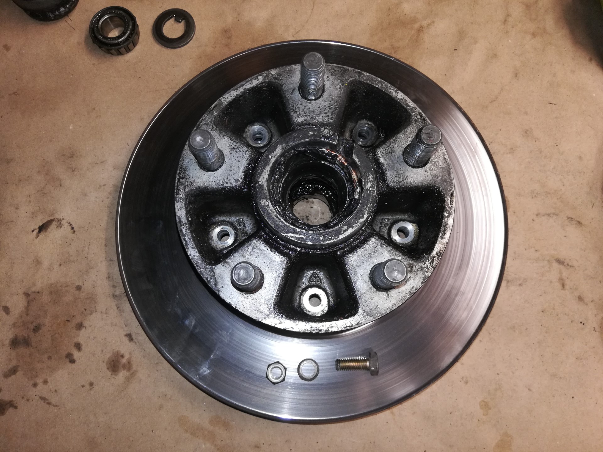 Air-cooled Porsche 911 front brake rotor removal