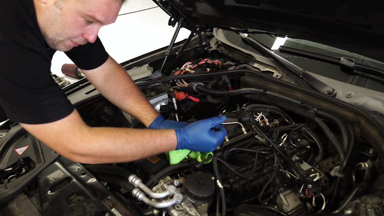 How To Replace The Valve Cover On A BMW N55 Engine (X5, X3, 335i) | FCP