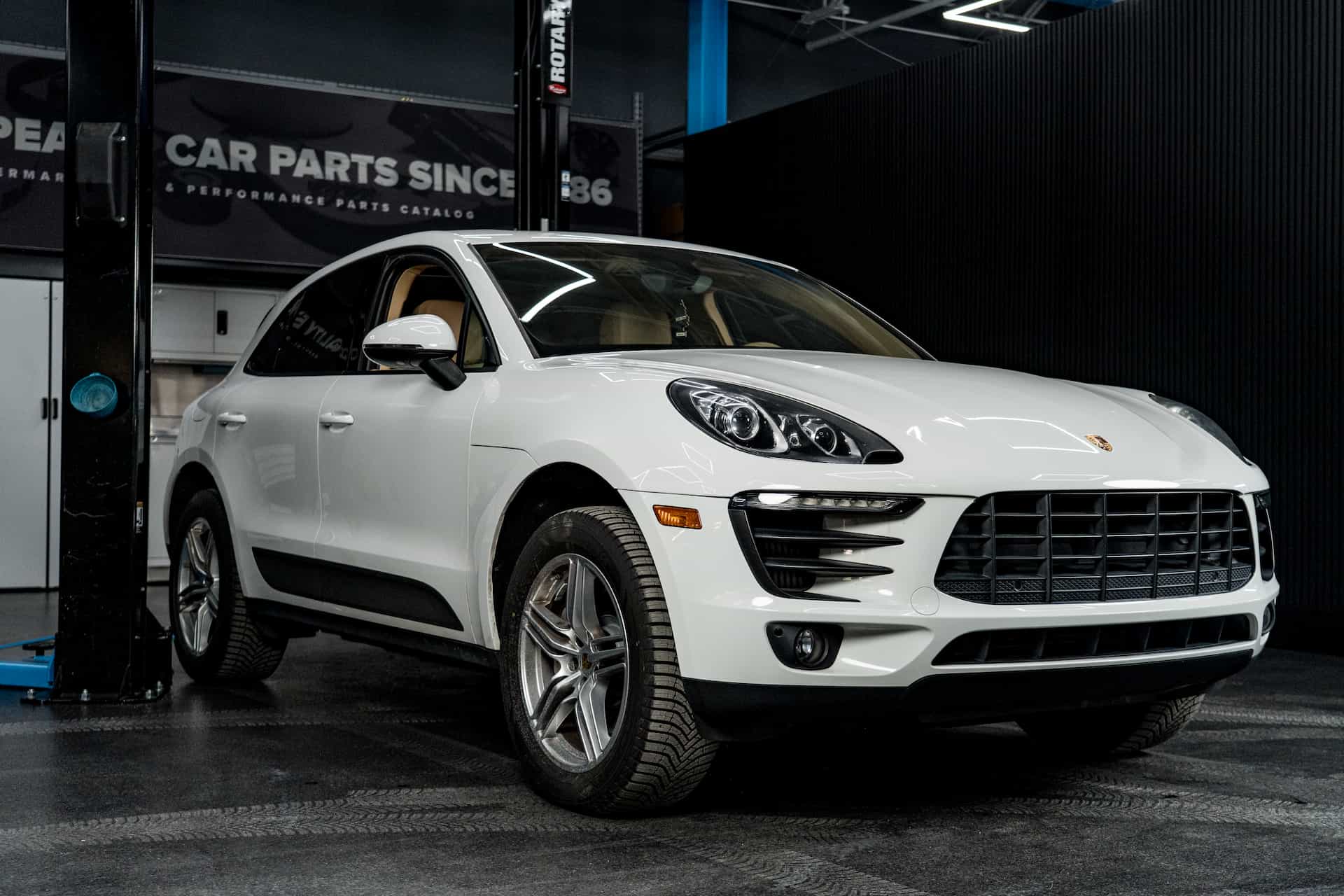 FCP Euro Porsche Macan 95B.1 Front 3/4