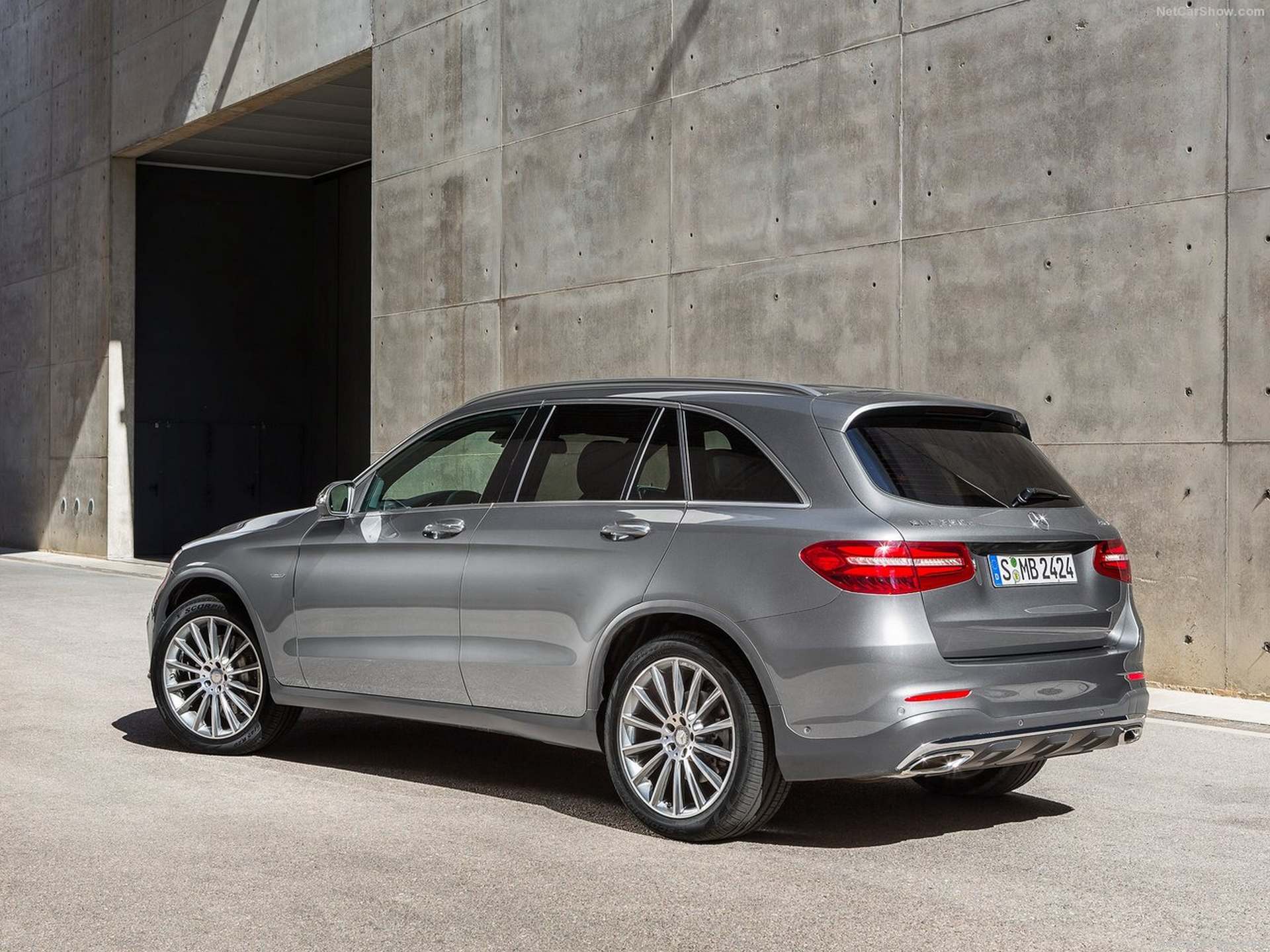 Mercedes-Benz-GLC-2016-1280-d97e6438aa35c9127320b8ae536d70c2f7.jpg