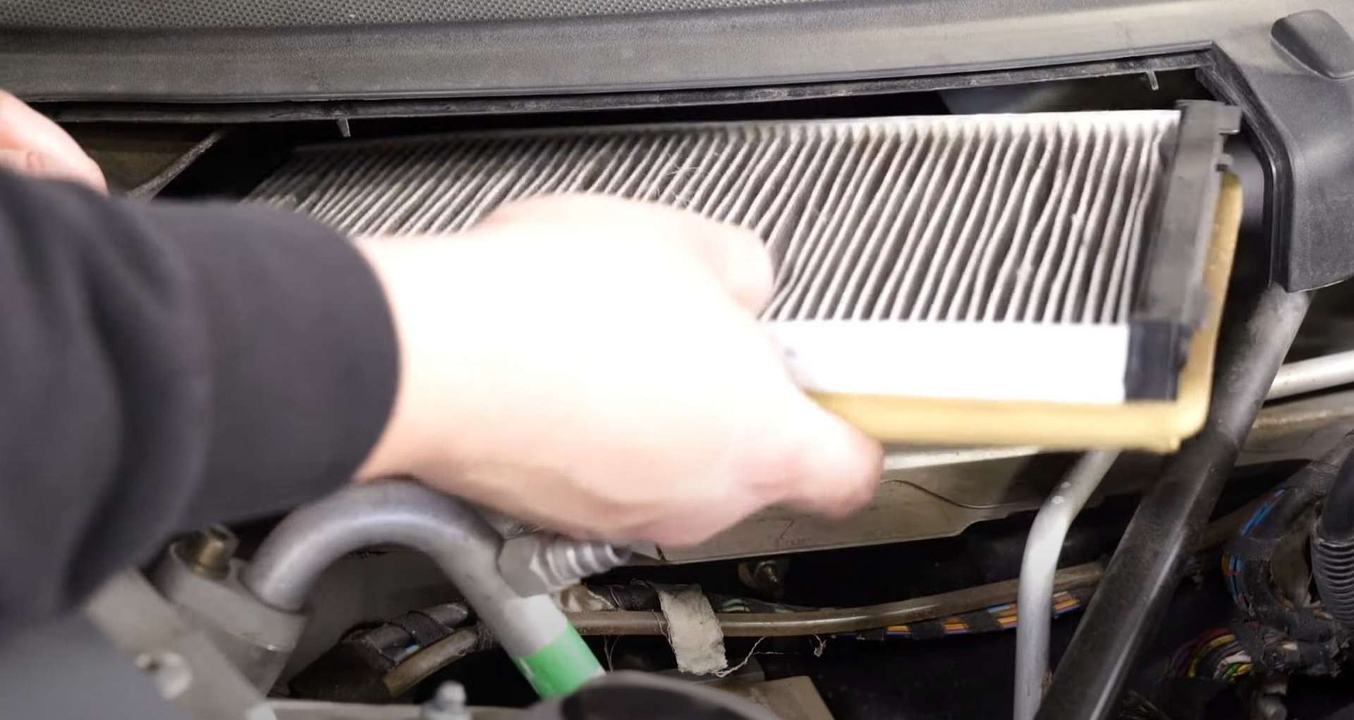 06-DIY-Porsche-996-Cabin-Filter_Replacing-Filter