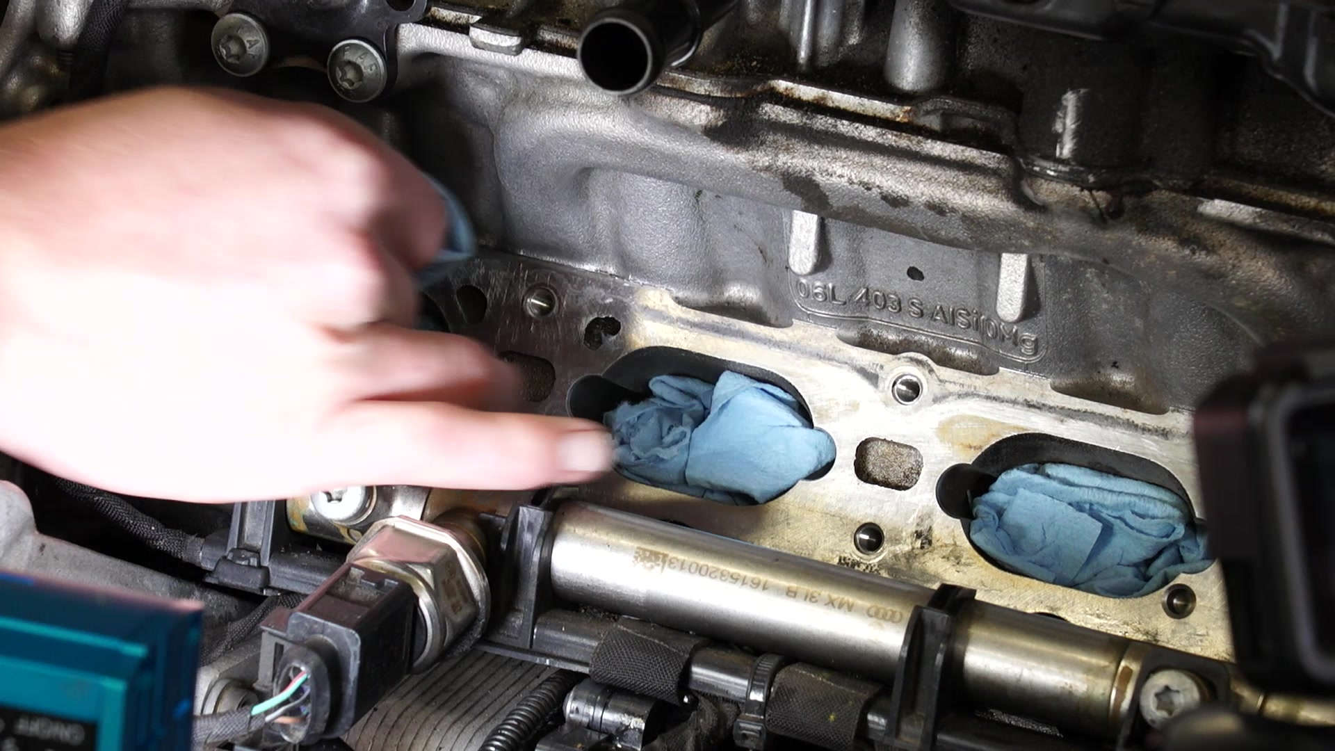 39-vw-mk7-manifold-removal-clean-cylinder-head