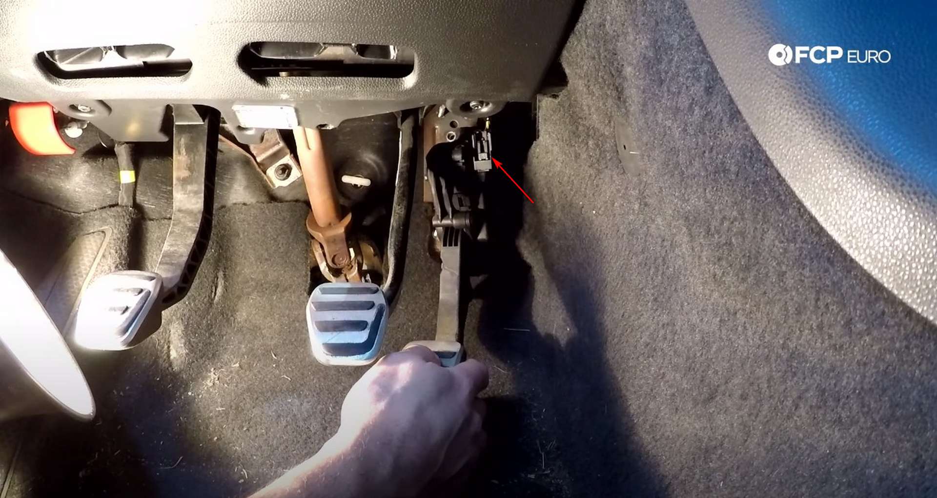 DIY Volvo Cabin Filter throttle pedal plug clip location