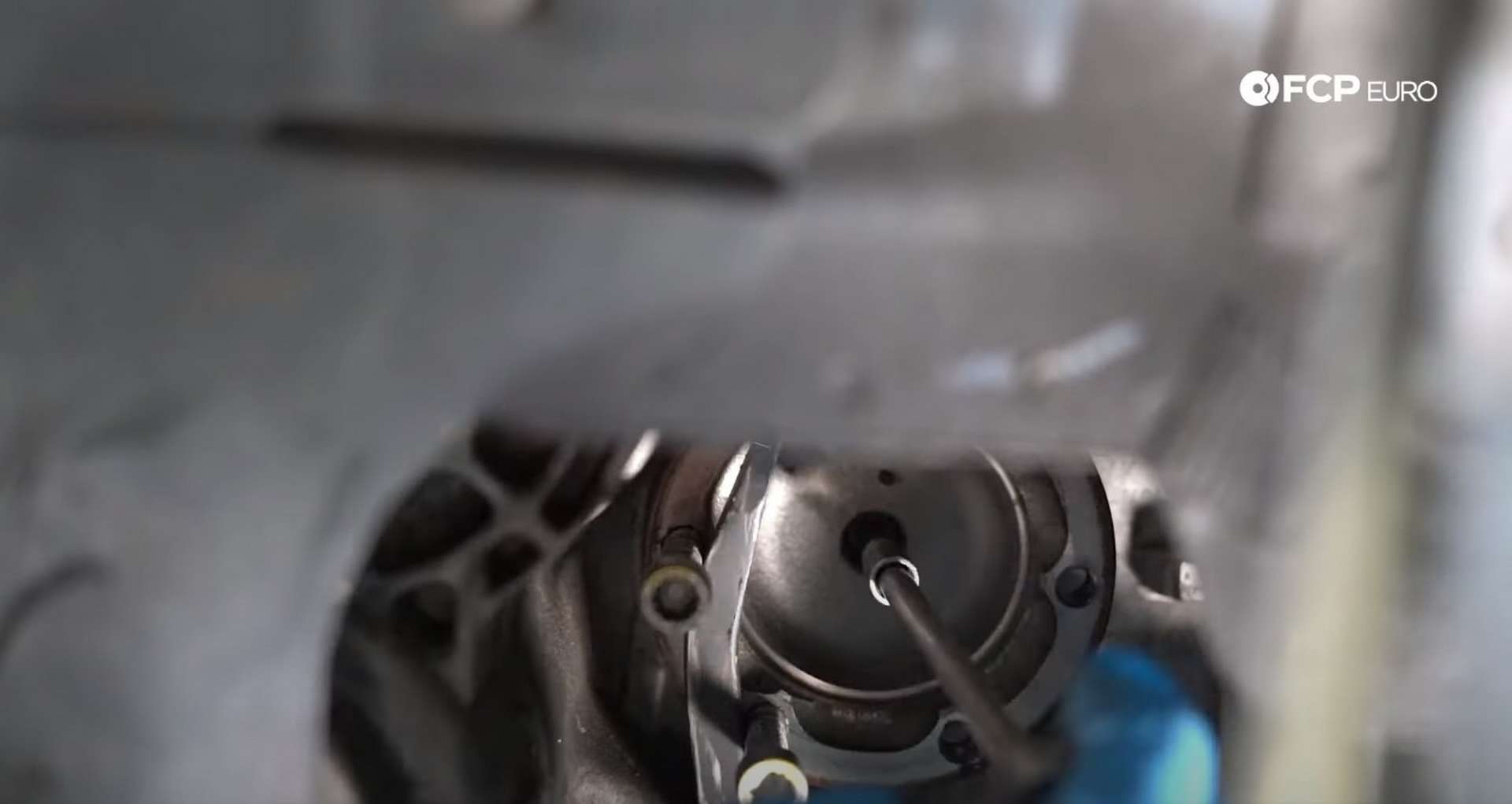 37-DIY_VW_GTI_Clutch-Job-Removing-LSD