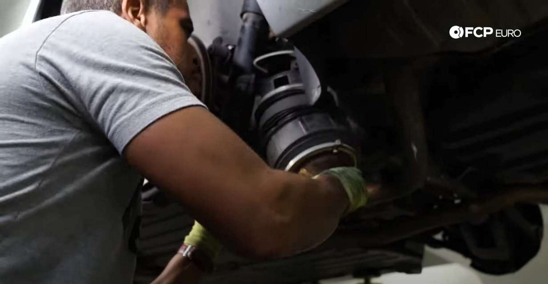 DIY Mercedes AIRMATIC Spring Replacement zip-tie and electrical plug location on the air-spring