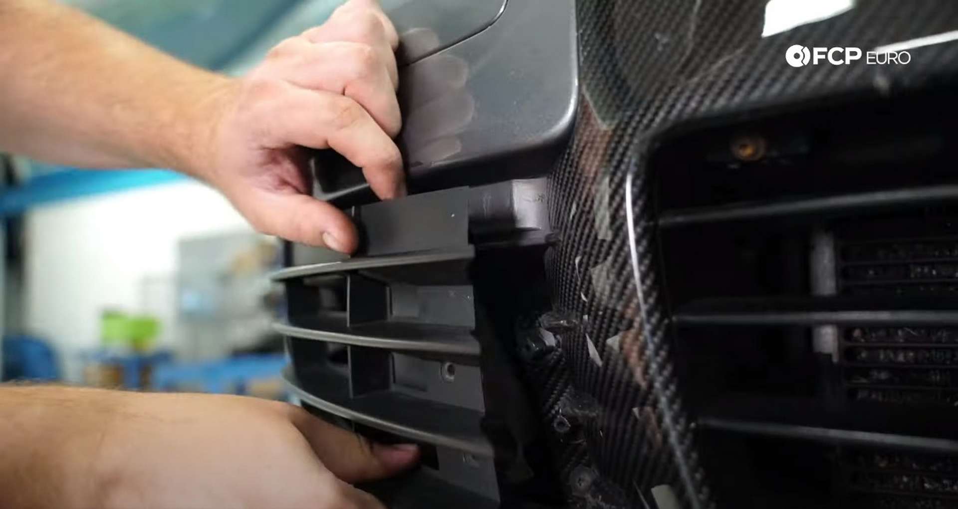 04-DIY-VW-VR6-Valve-Cover-Gasket-Entering-Service-Position