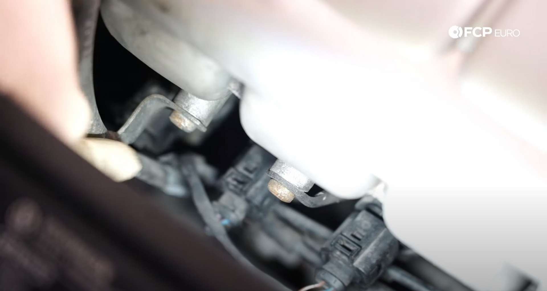 31-DIY-VW-VR6-Valve-Cover-Gasket-Clearing-Engine