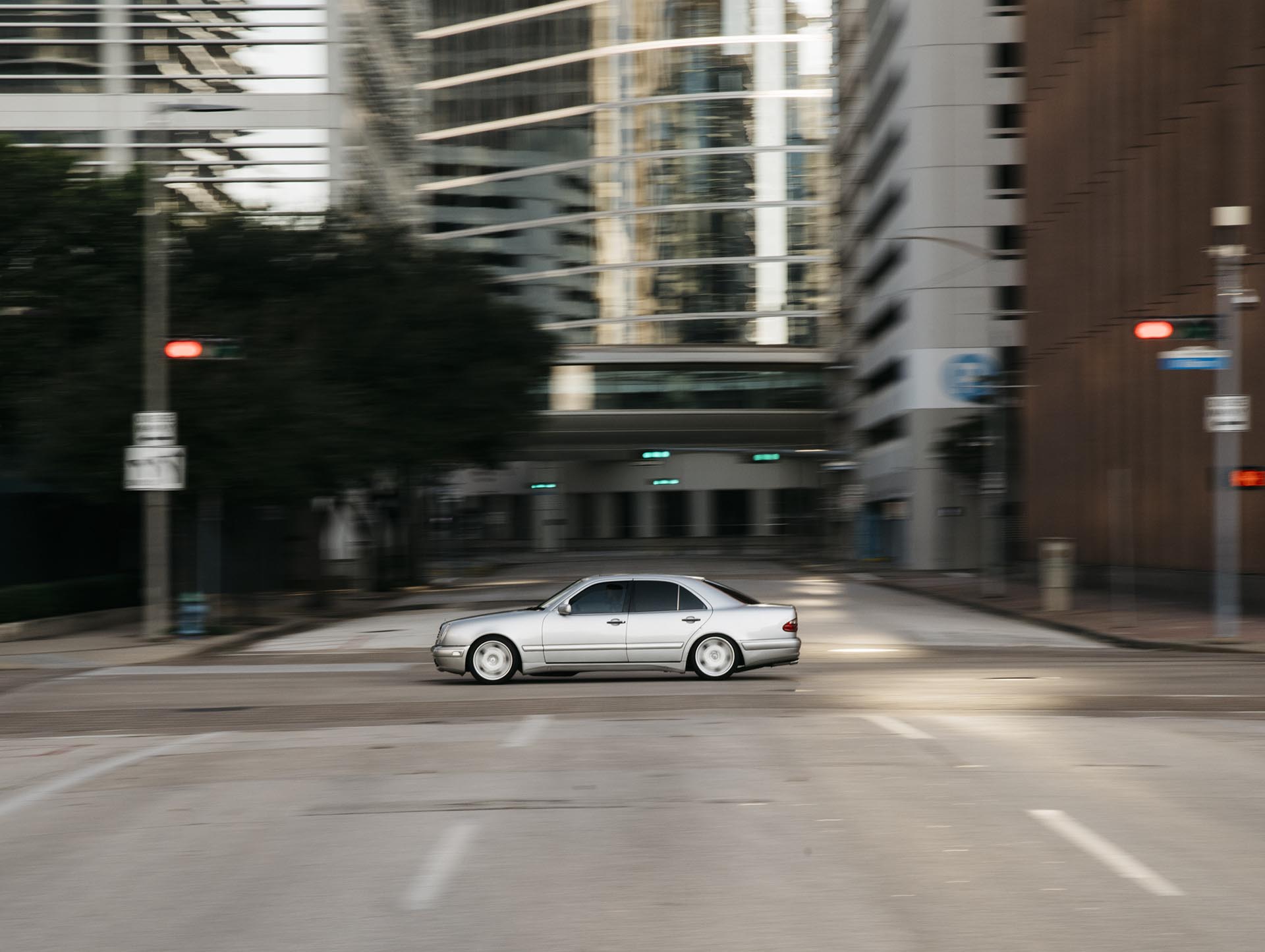 15_Mercedes-Benz E55 AMG manual swapped action01