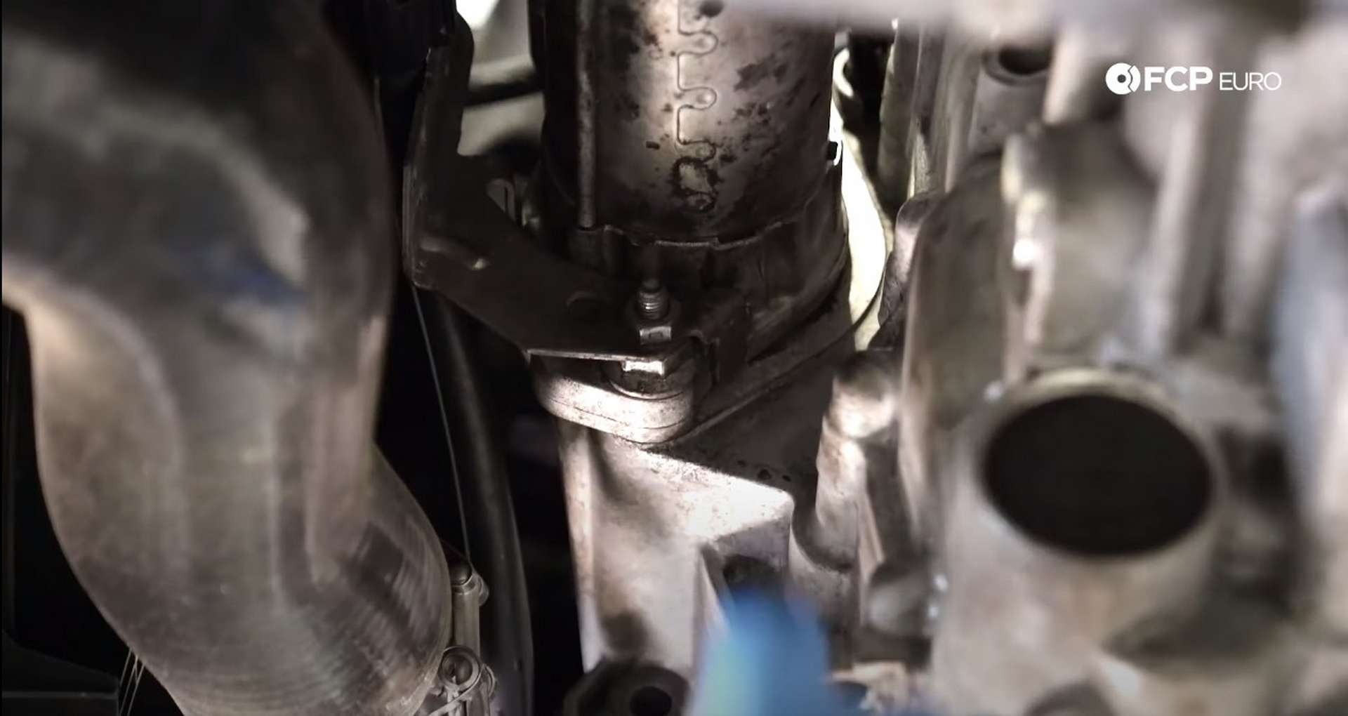 21-DIY_VW_GTI_Clutch-Job-Draining-Fluids