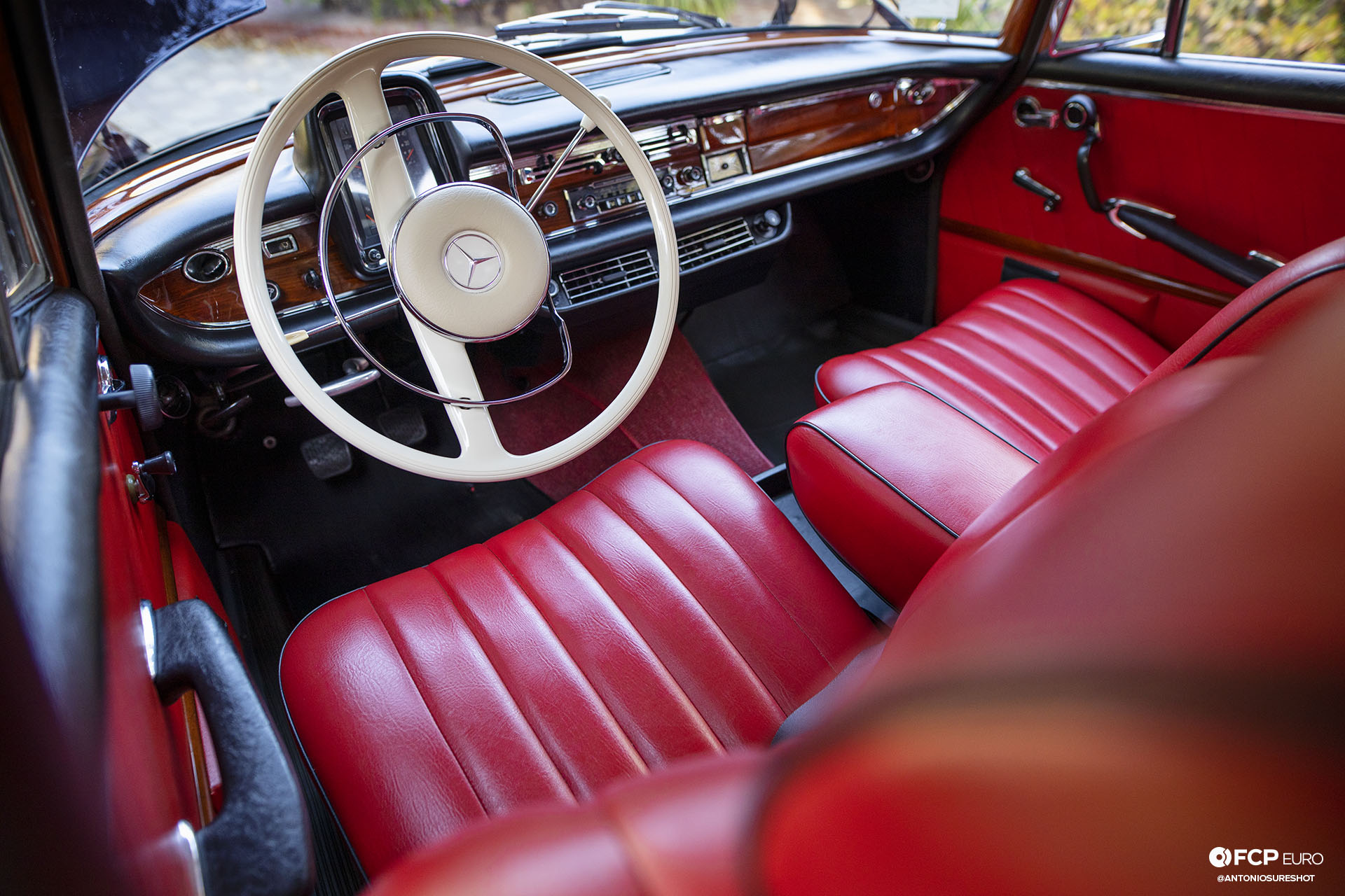 Mercedes Benz 220S Heckflosse Fintail W111 Belinda Benzo EOSR1633