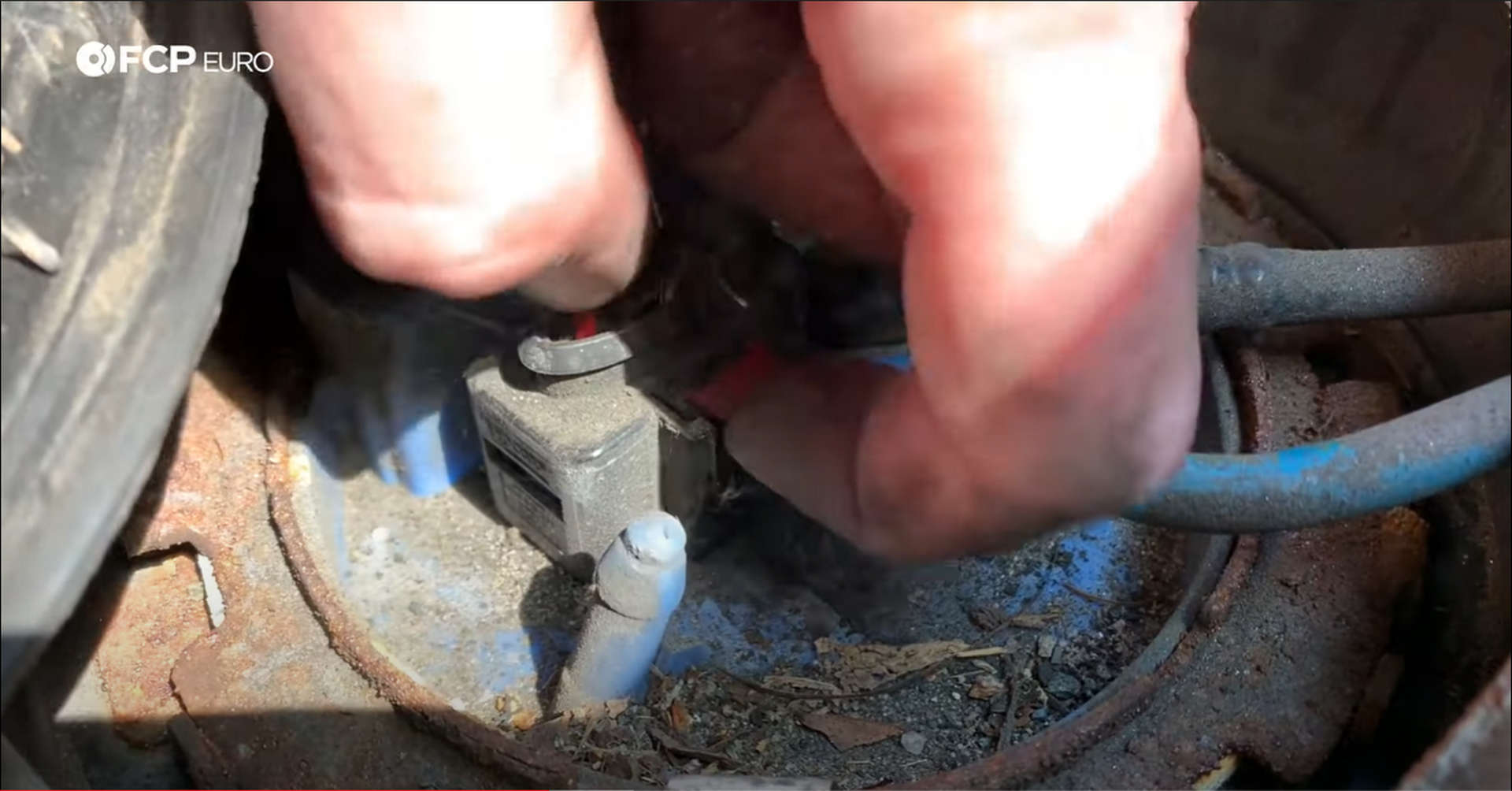 DIY VW GTI Fuel Pump removing the controller plug