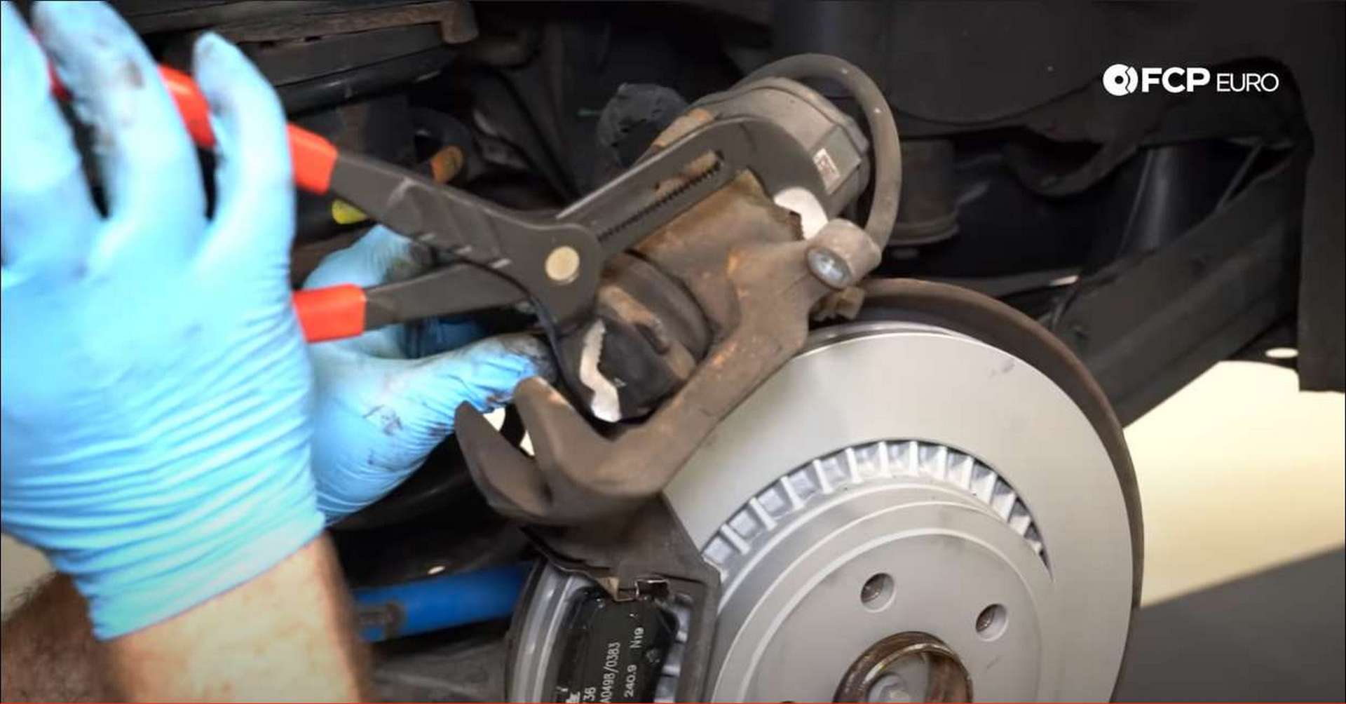 DIY P3 Volvo Rear Brakes retracting the caliper piston