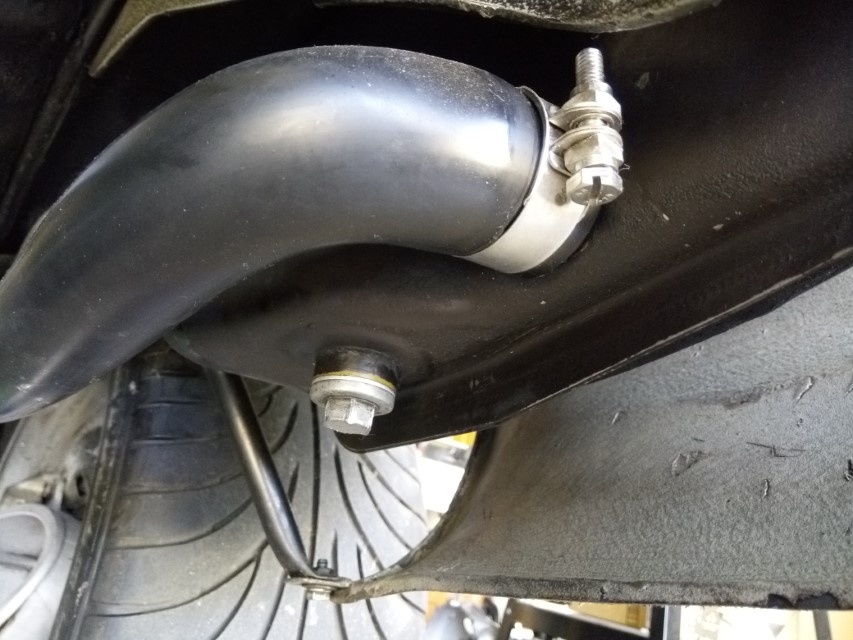 Air-cooled Porsche 911 oil tank drain plug
