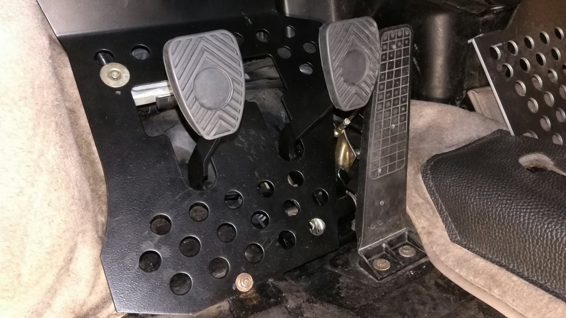 How To Replace The Accelerator Pedal On An AirCooled Porsche 911 FCP