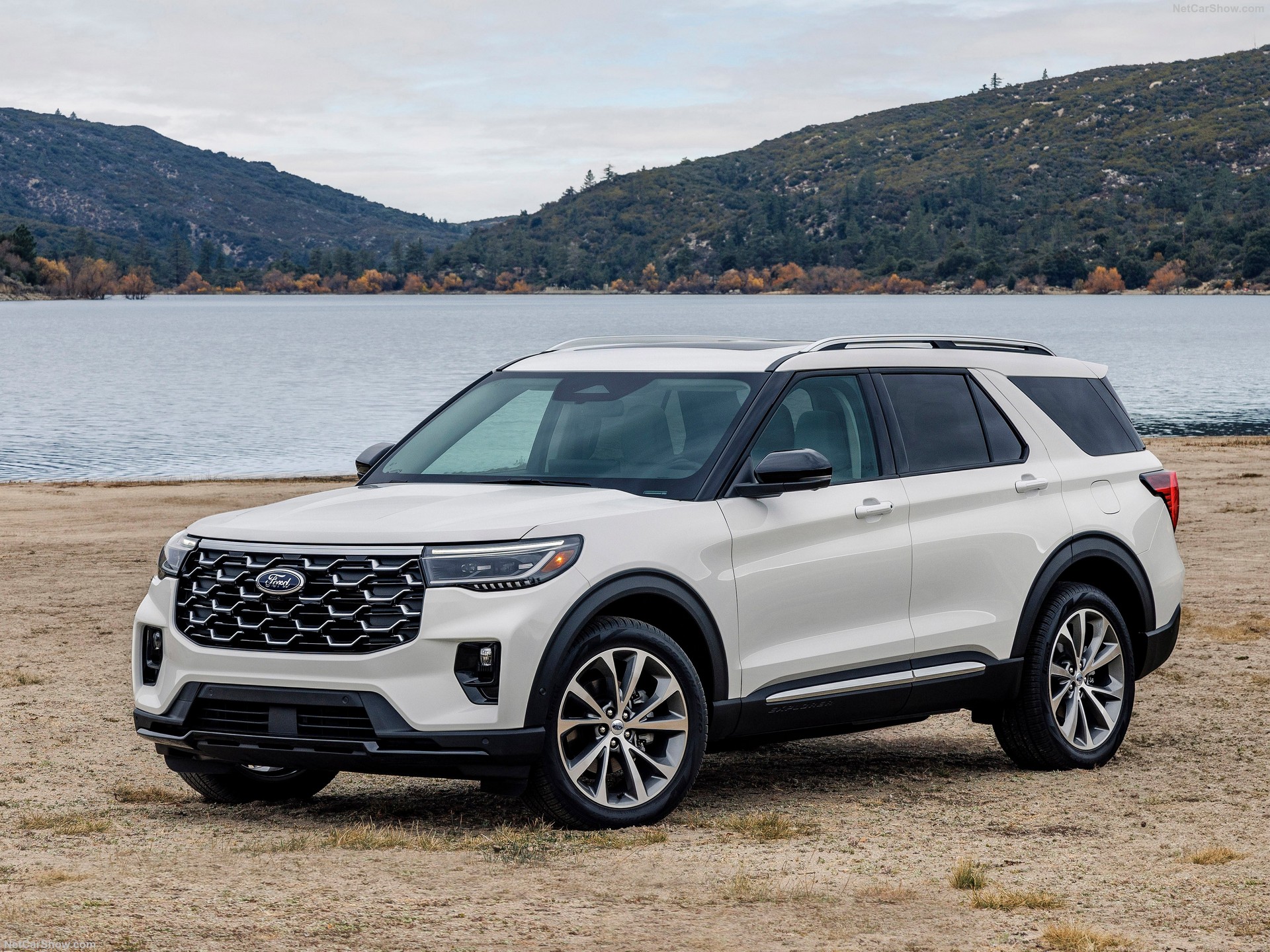 Ford-Explorer-2025-wallpaper.jpg