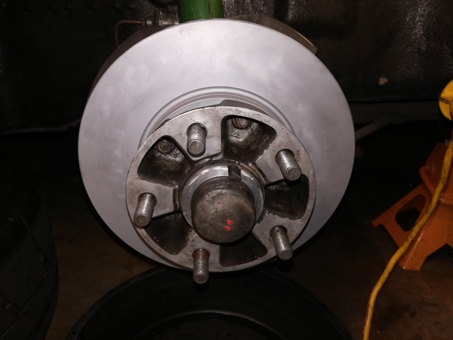 Air-cooled Porsche 911 front brake rotor replacement