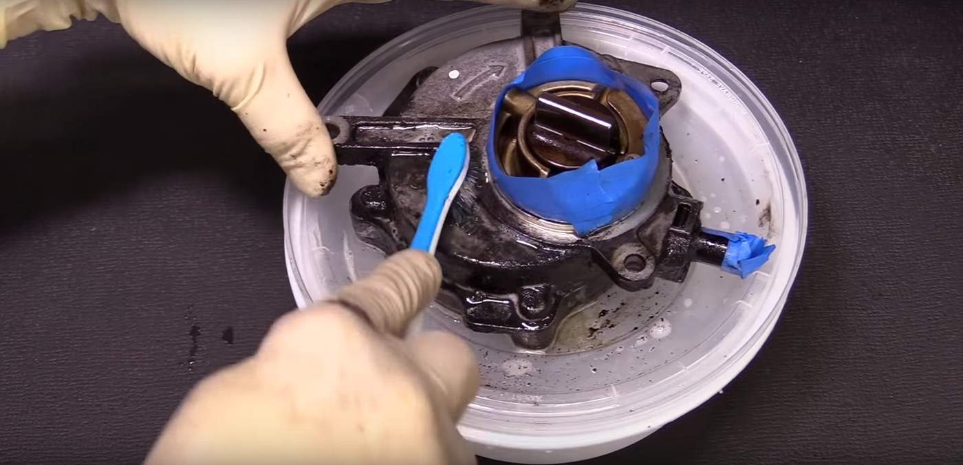 Brake-Vacuum-Pump-Cleaning