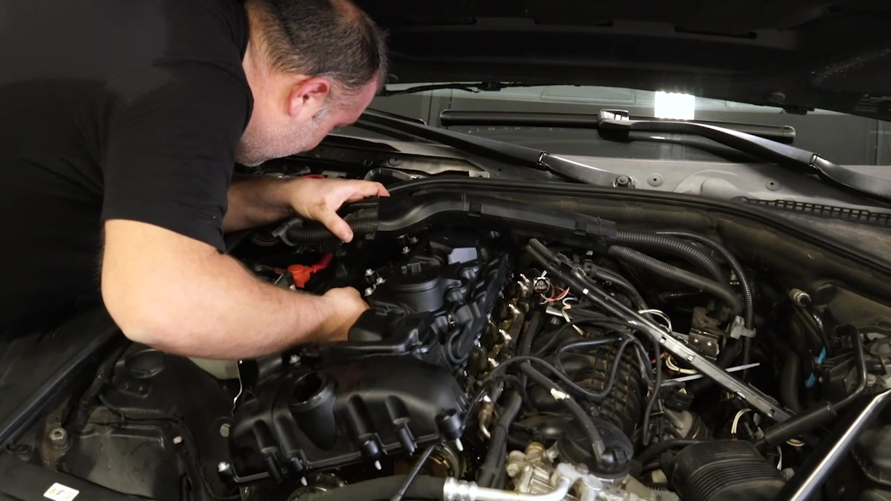 How To Replace The Valve Cover On A BMW N55 Engine (X5, X3, 335i) | FCP ...