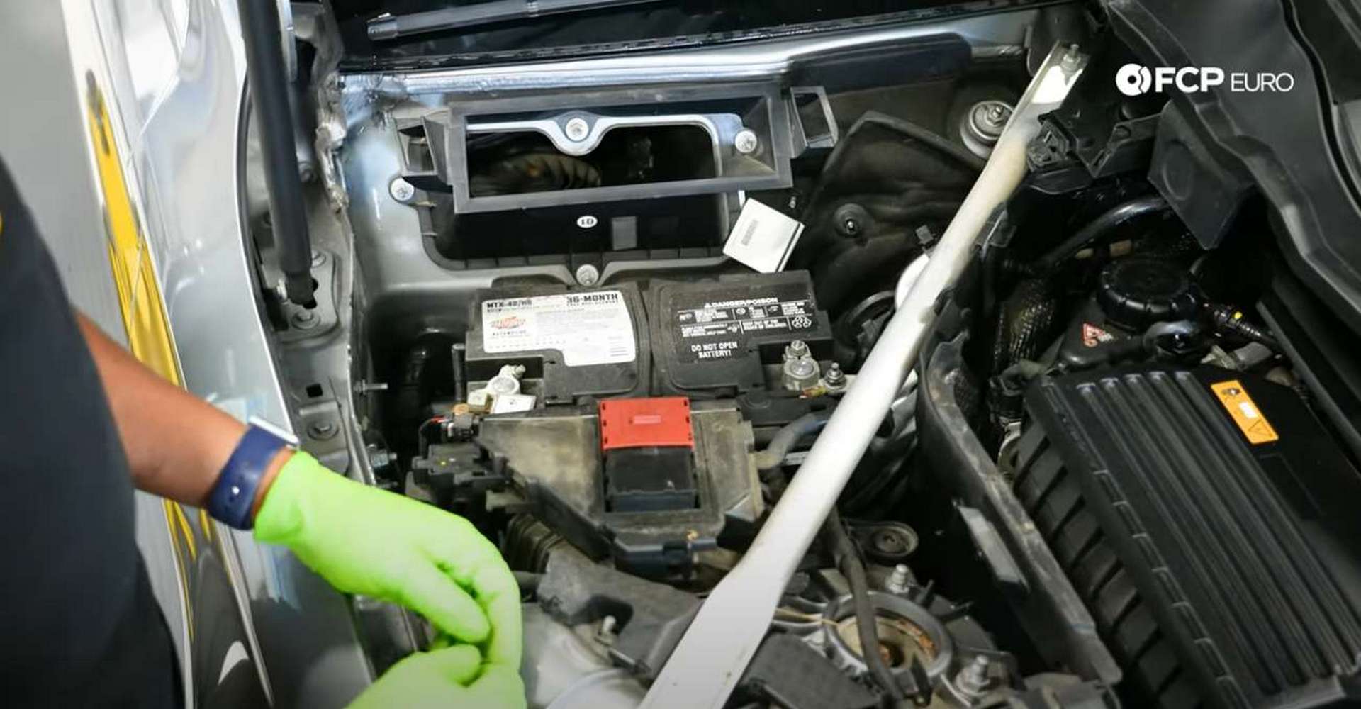 03-DIY-Mercedes-W205-Battery-Replacement_Accessing-Battery