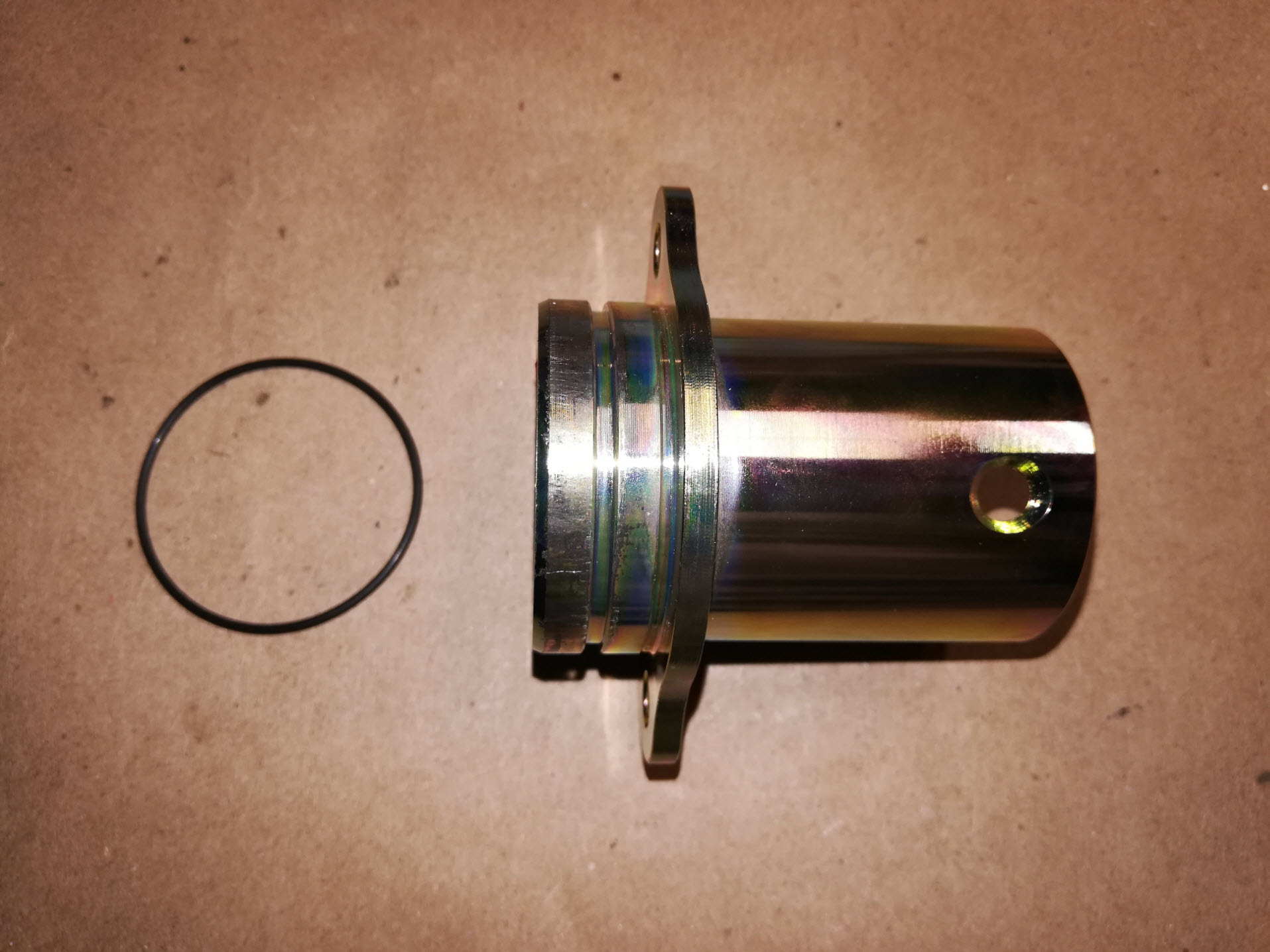 Air-cooled Porsche 911 gearbox guide tube o-ring.