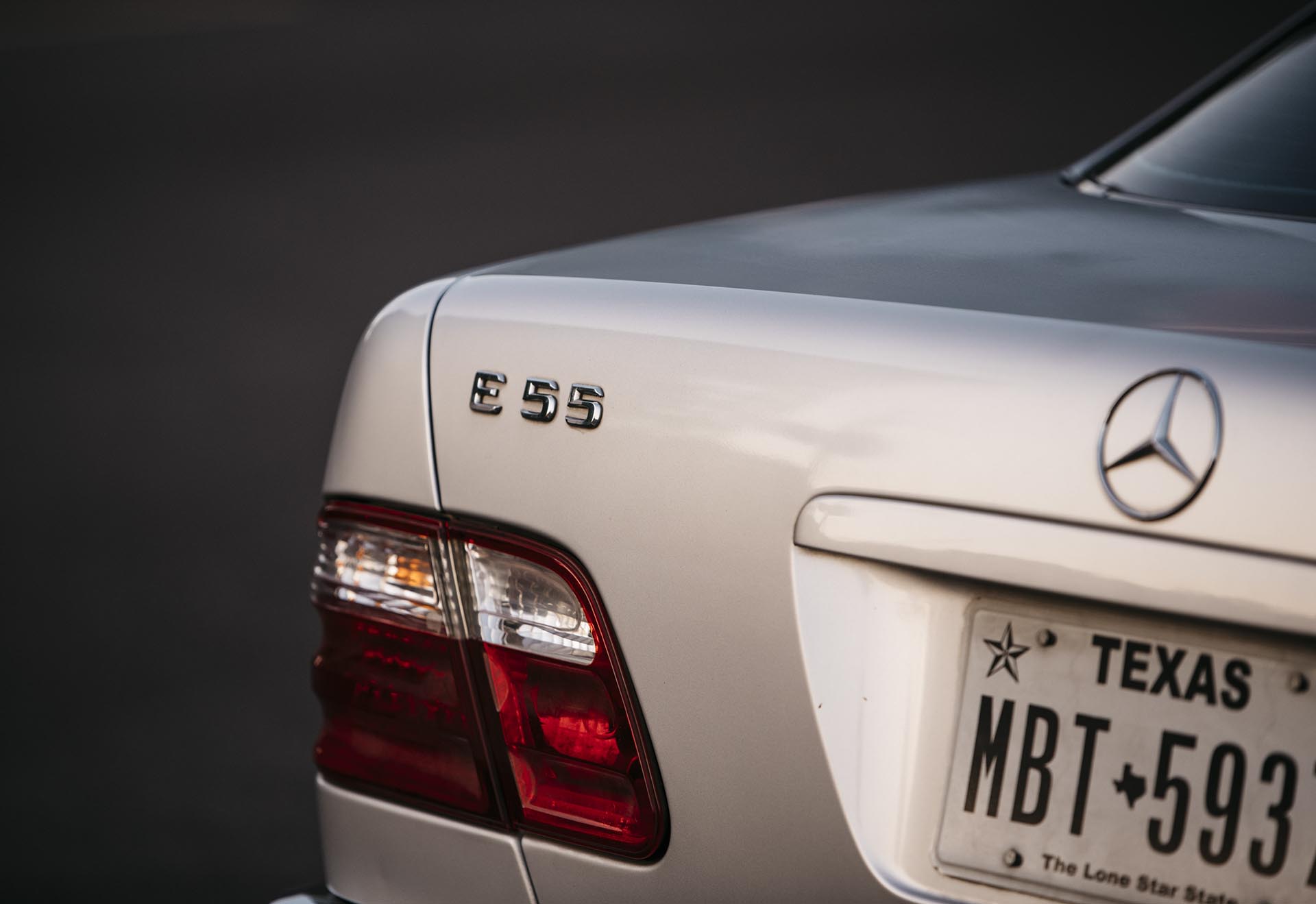 04_Mercedes-Benz E55 AMG badge