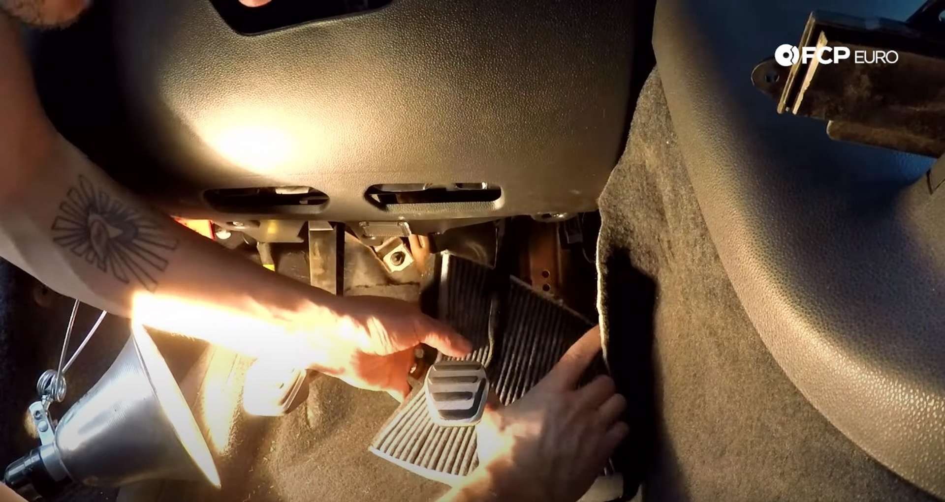 DIY Volvo Cabin Filter squeezing the new filter