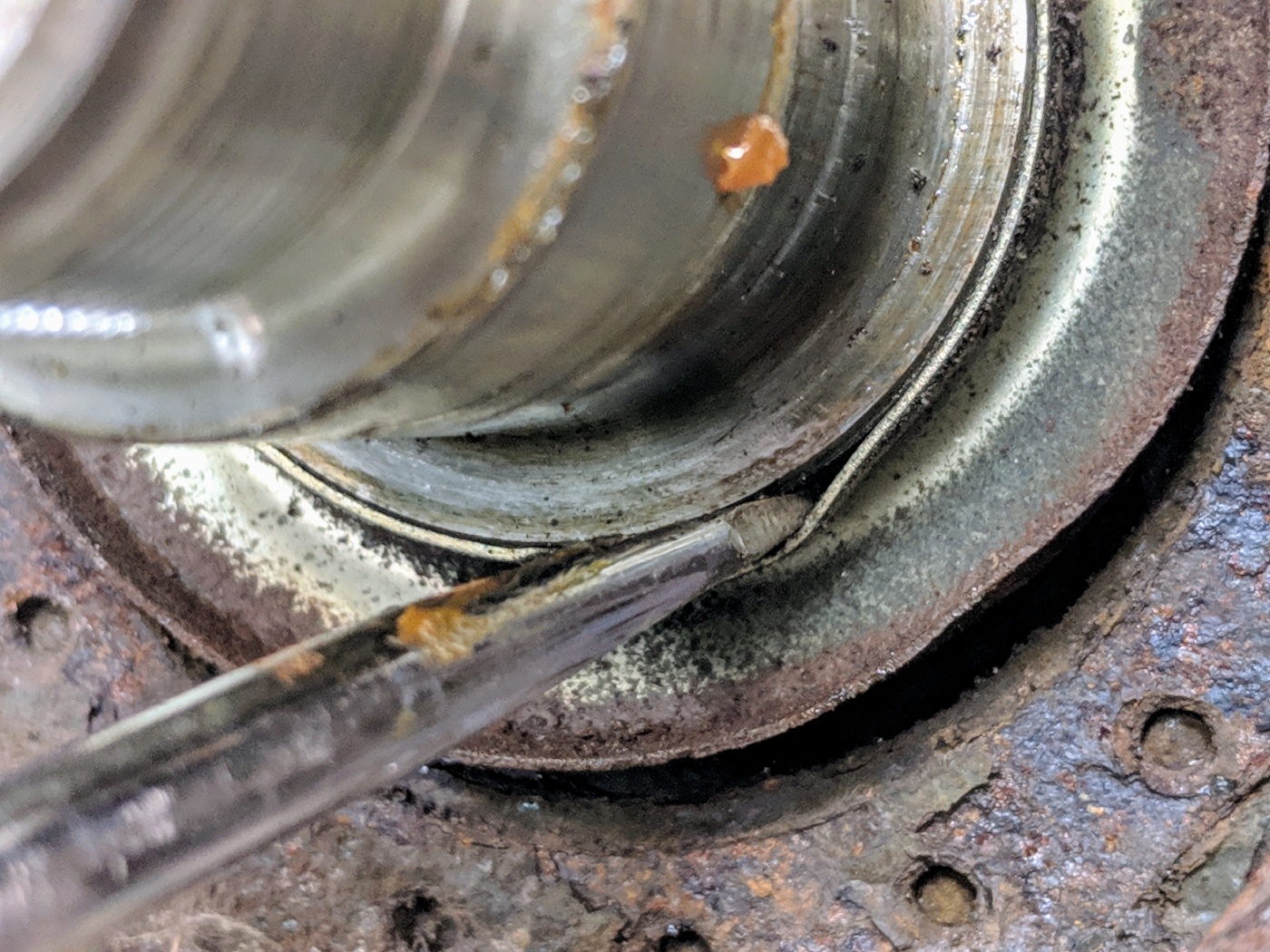 BMW E36 wheel bearing hub inner dust cap removal 